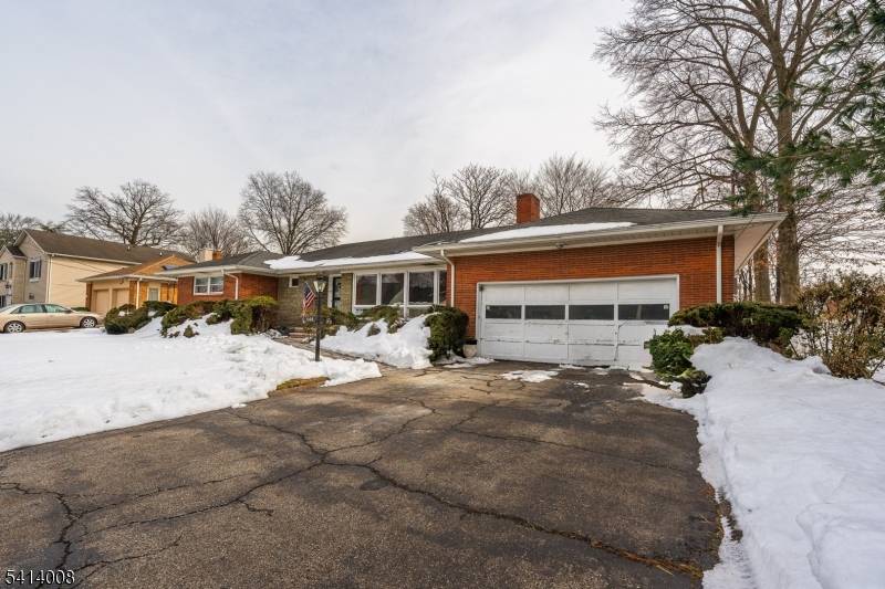 Welcome to this move in ready brick ranch located in the highly desirable Sunnyside section of Linden.