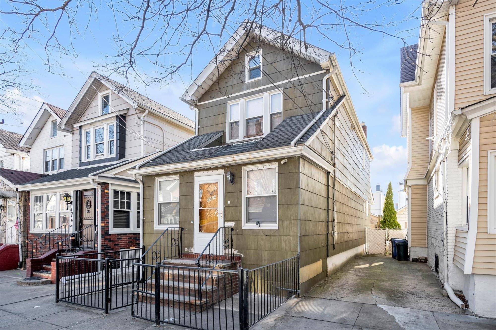 Welcome to this fully detached Colonial style home in the heart of Woodhaven.