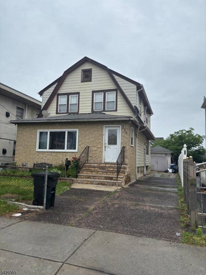2 family home, perfect for investors or owner occupants !