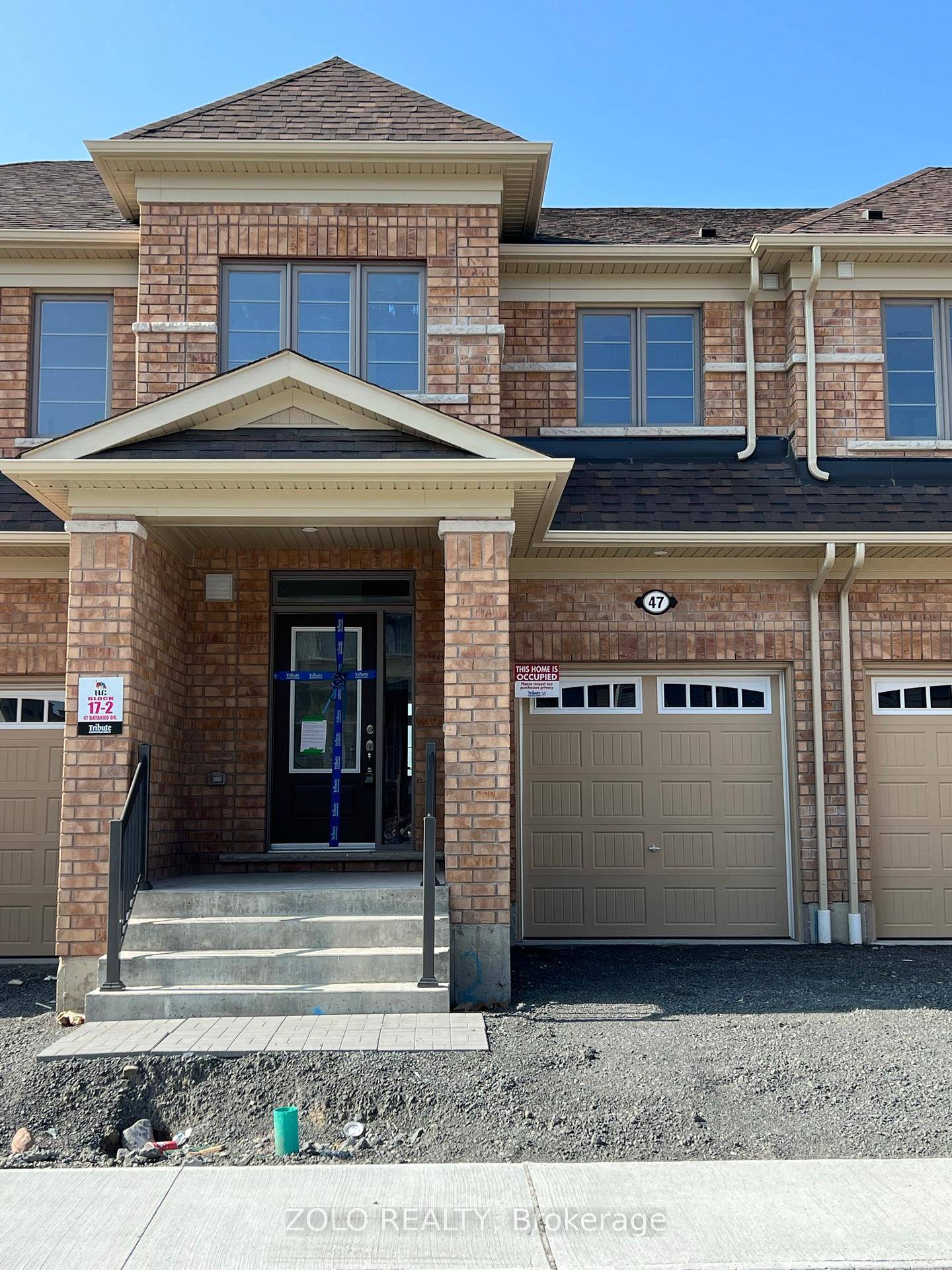 Like new 3 bedroom townhome in Oshawa.