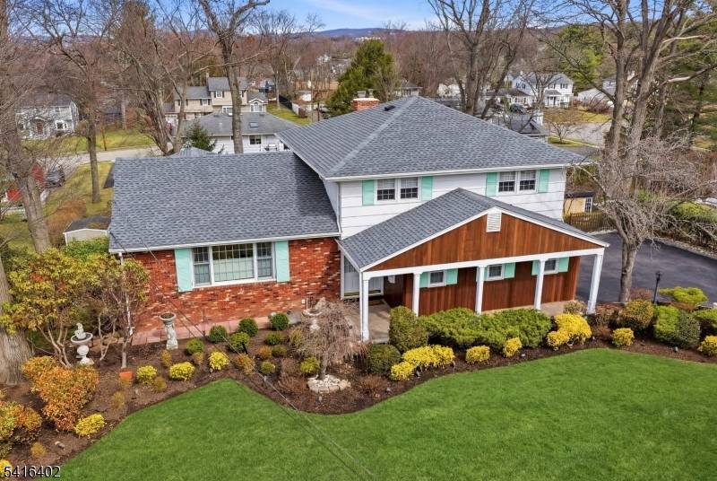 Beautifully maintained 3 bedroom, 2.