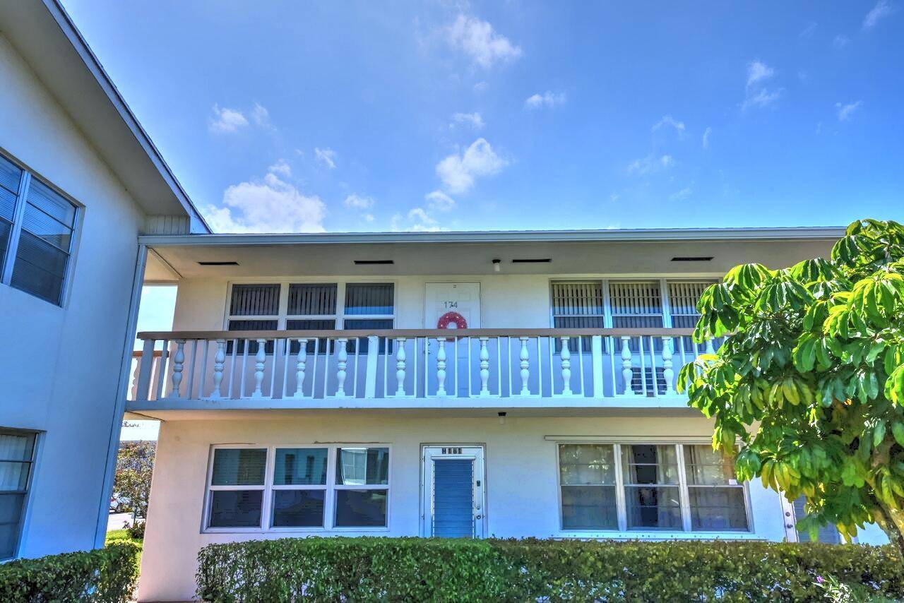 55 community Discover your ideal lifestyle in this immaculate 1 bedroom, 1.