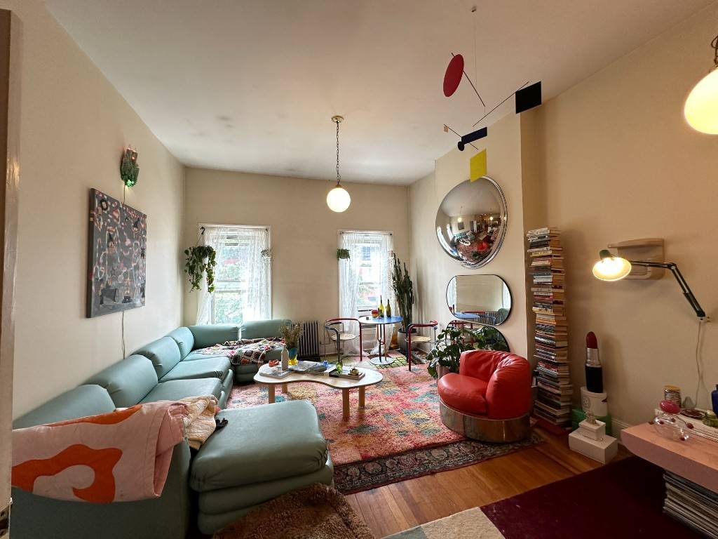 219 Sackett Street is an incredible opportunity to reside on a tree lined street in the most sought after neighborhood in brownstone Brooklyn.