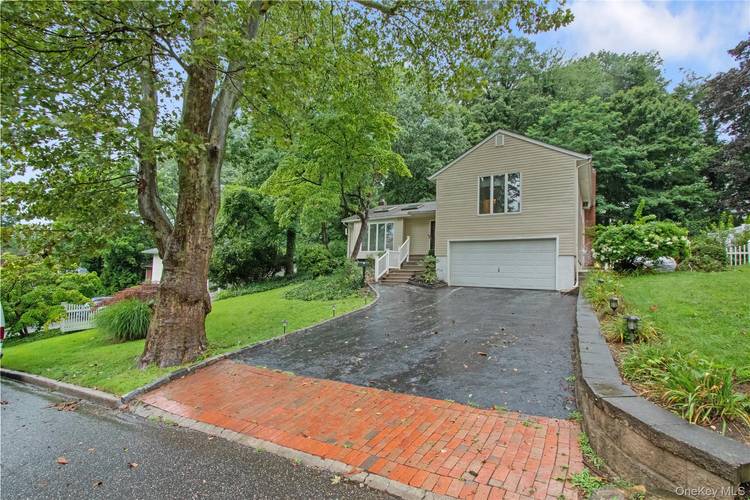 Welcome to this charming 3 bedroom, 3 full bath home located in the highly desirable Shorecrest waterfront community.