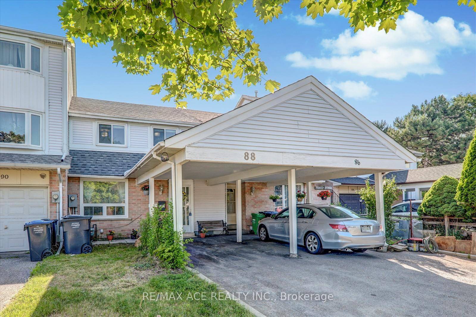 Welcome to 88 Courtleigh Square, a beautifully renovated 3 1 bedroom, 3 bathroom townhome located in a family friendly Brampton neighbourhood.