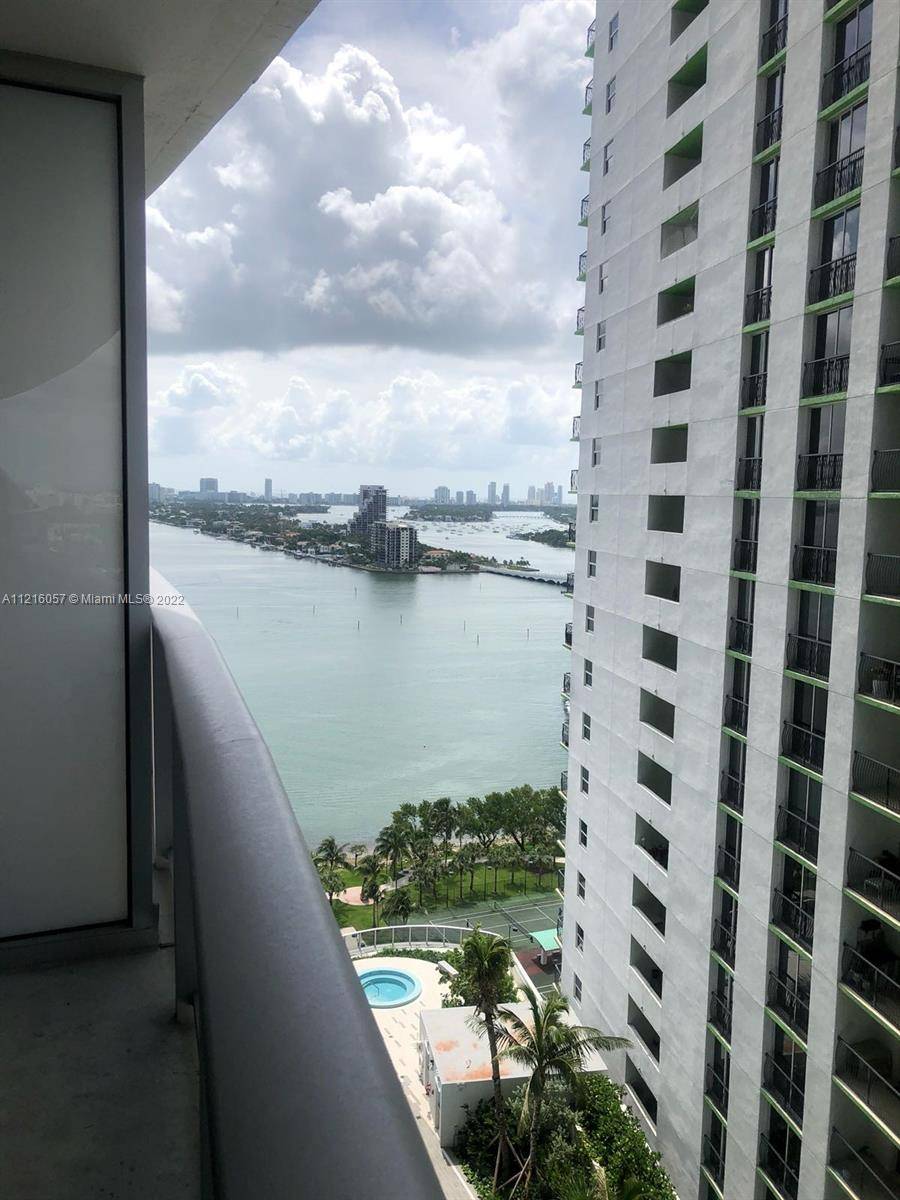 Beautiful unit with Miami bay view !