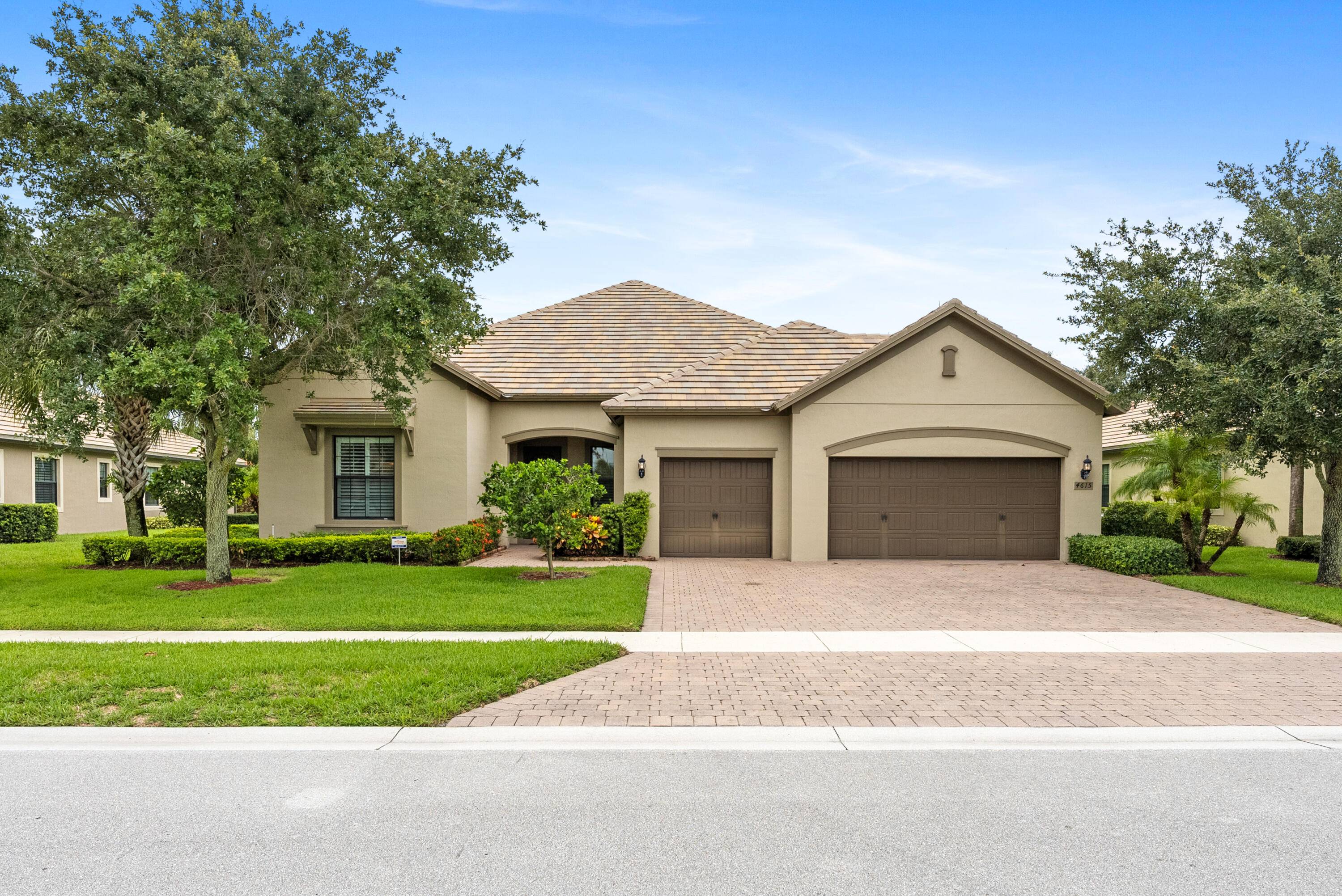 Welcome to Castellina a luxurious, Italian inspired gated community in the heart of Wellington.