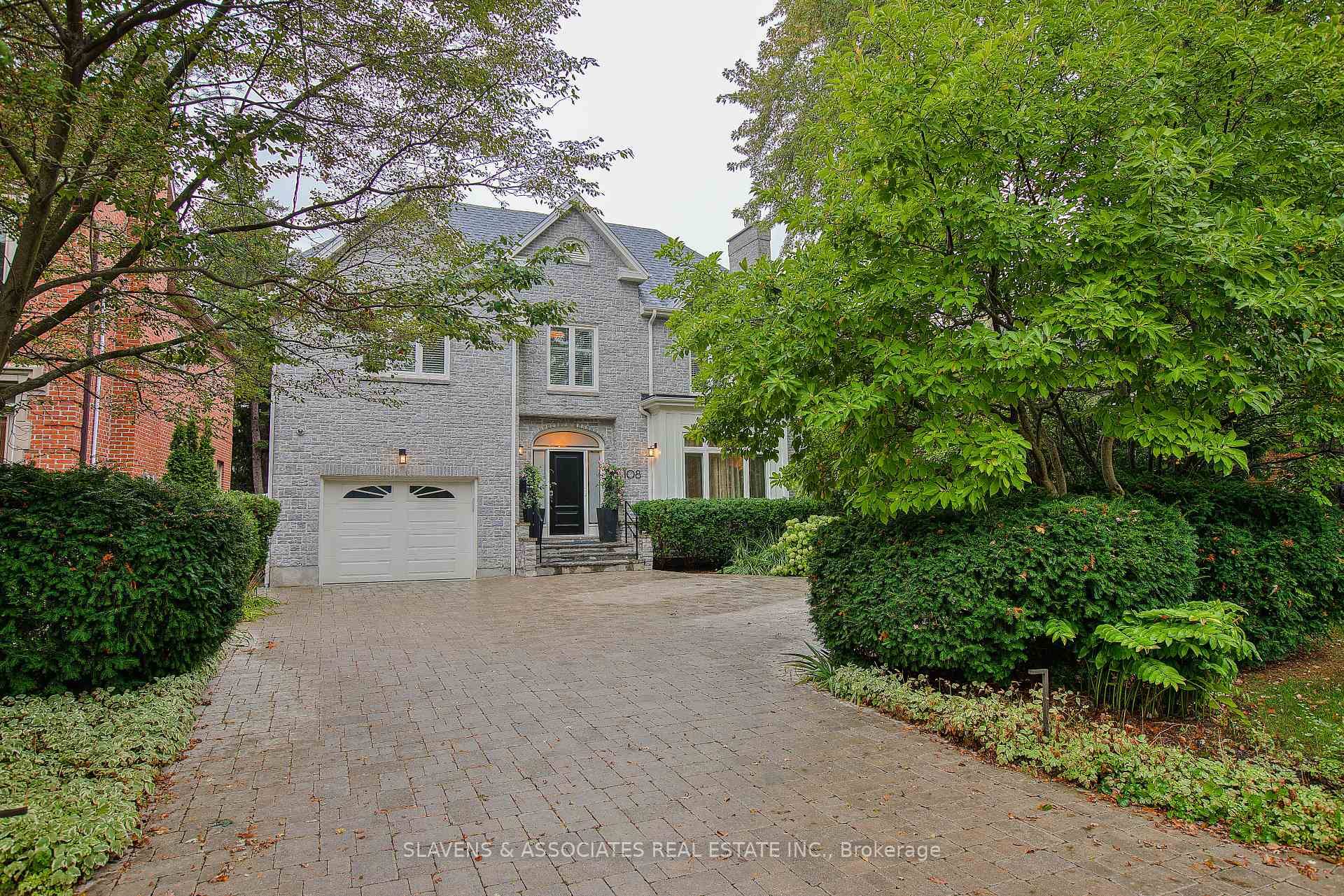 Luxury Spacious amp ; Light Filled 4 1 Bedroom Home On Large Lot.