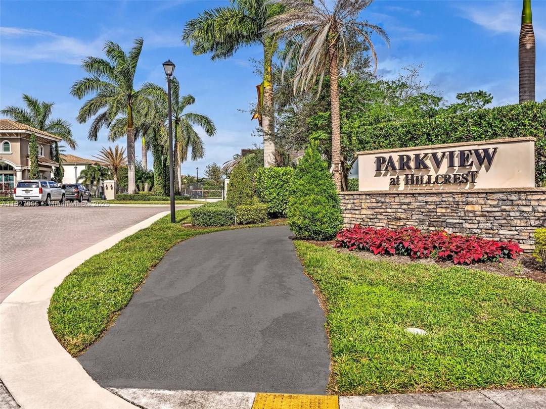 PRICE TO SALE ! Welcome to the newest gated community in Hollywood !