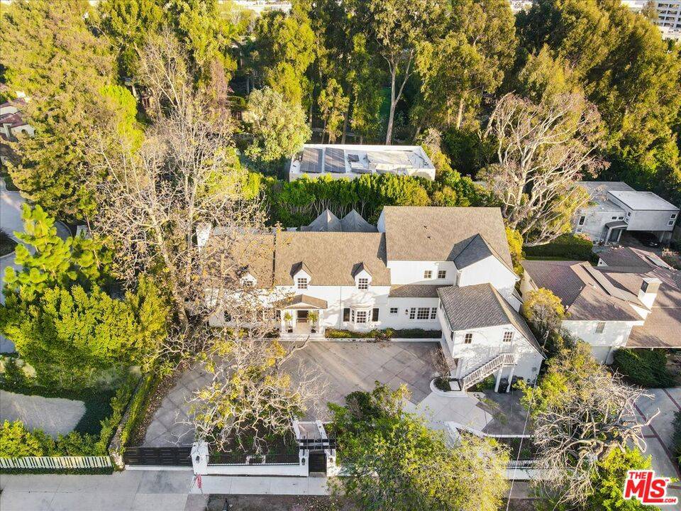 404  S Westgate Ave 5BR Brentwood La