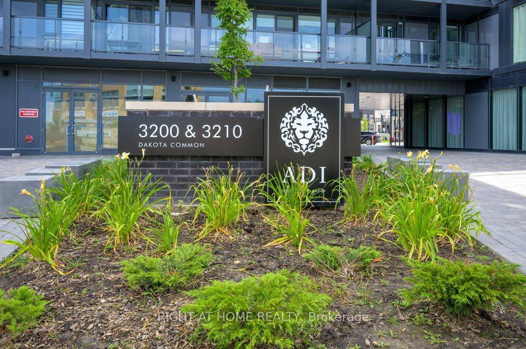 Stunning 2 Bedroom Condo with 2 Full Bathrooms, Features great functional Layout with Split Bedrooms, Overlooks Swimming Pool and clear view to the South West from your Balcony.