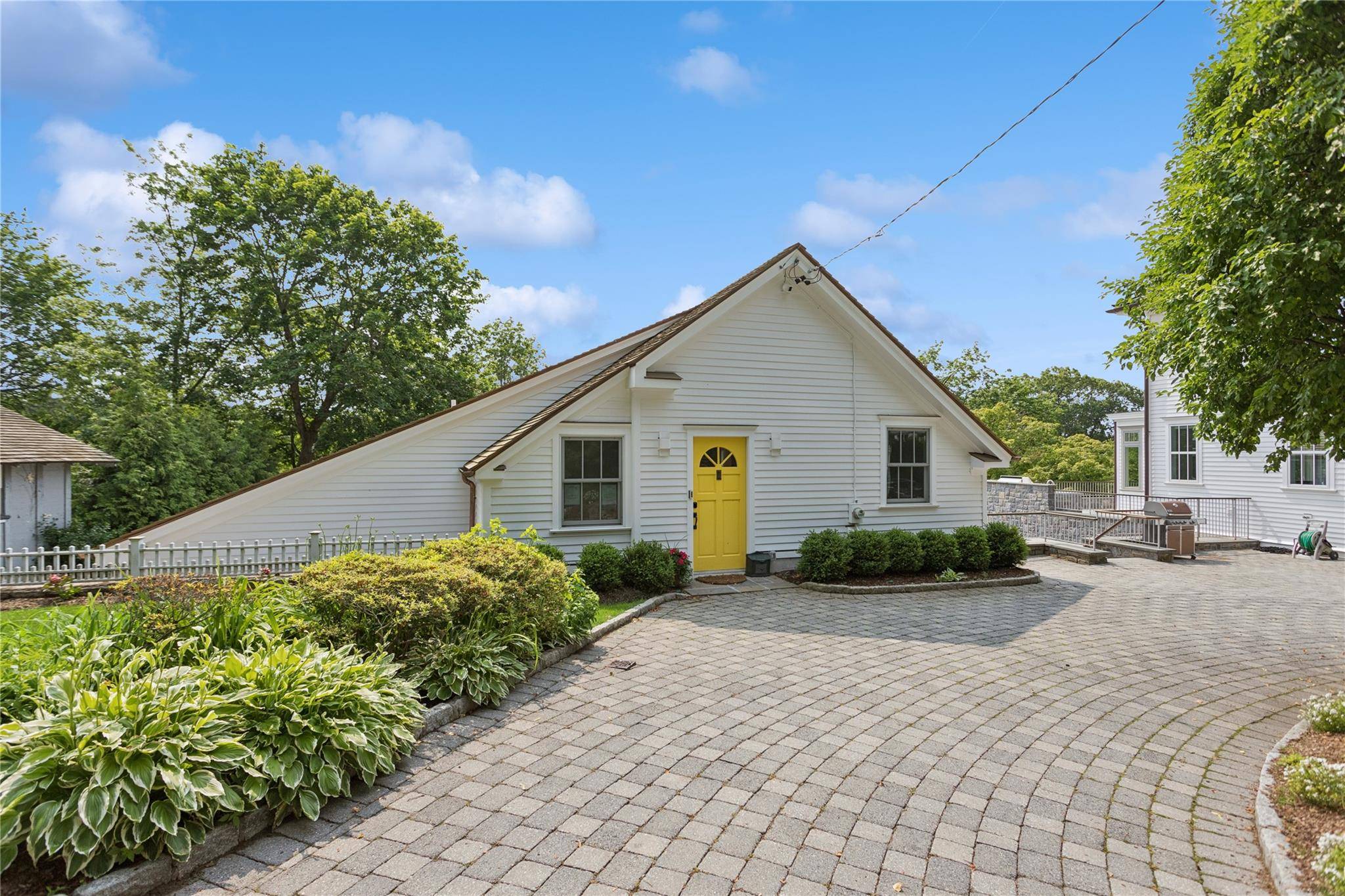 Charming Lawrence Park Hilltop character cottage painstakingly renovated top to bottom and offering top of line everything.