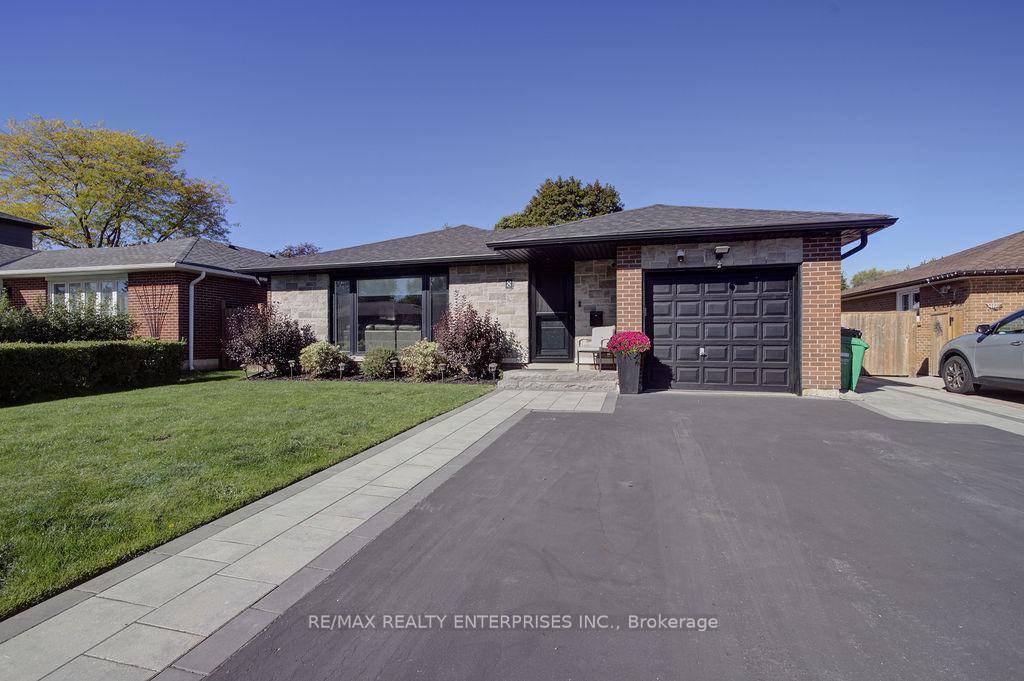 Welcome to 8 Deerfield Crescent in high demand area of Southgate.