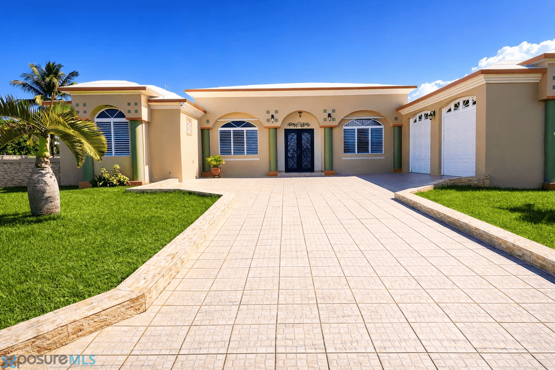 CARR. 467 KM 4.8 INT. BARRIO CAMSEYES, AGUADILLA PR,00603 House Aguadilla