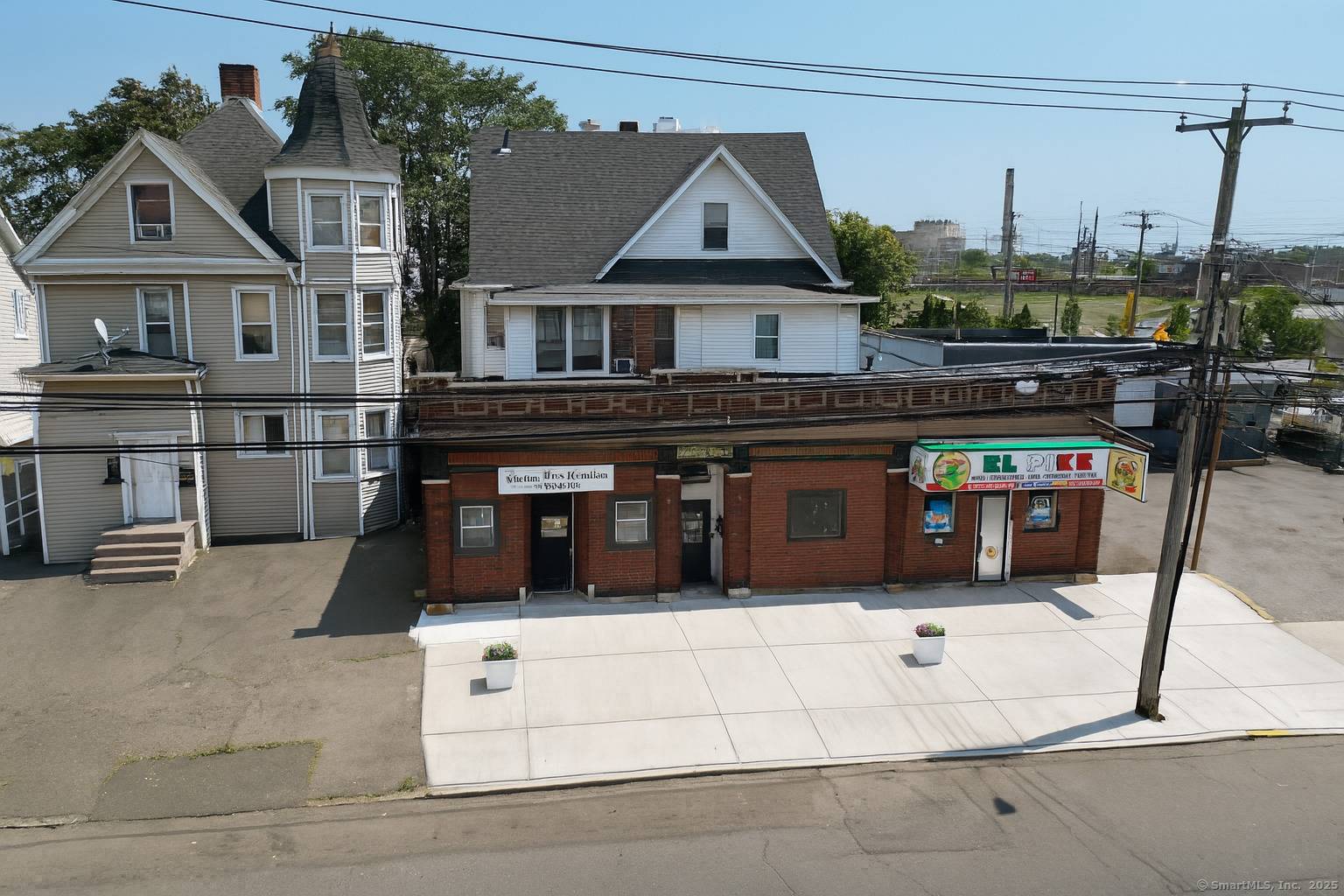 Mixed Use Investment Opportunity !