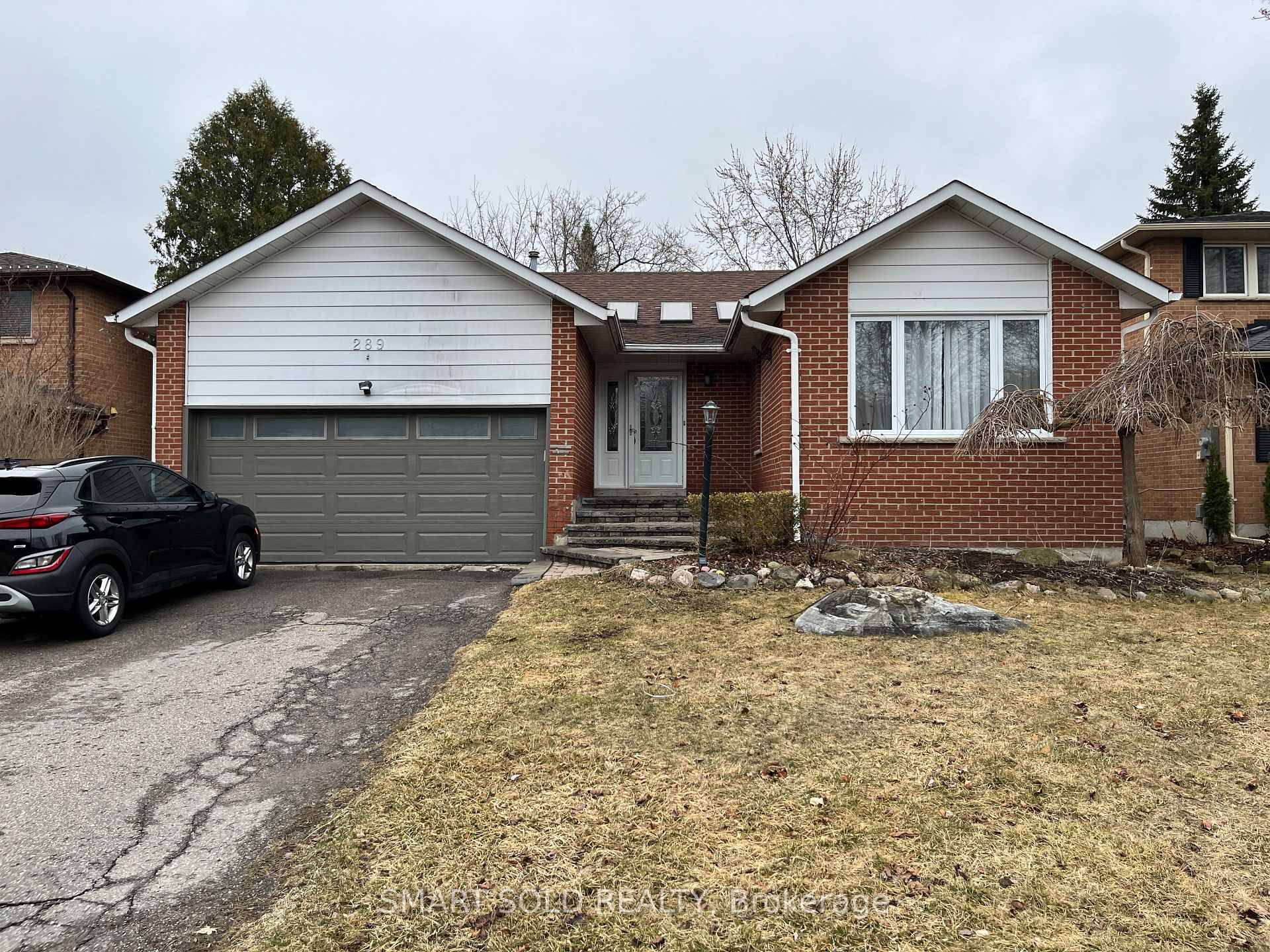 This 3 bedroom, 2 bathroom back split is nestled on a quiet street in a mature neighbourhood, just steps from schools, parks, and public transit.