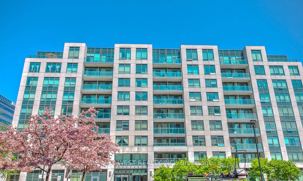 Large 1 1 Bedroom Condo In The Heart Of Busy Markham's City Centre District.