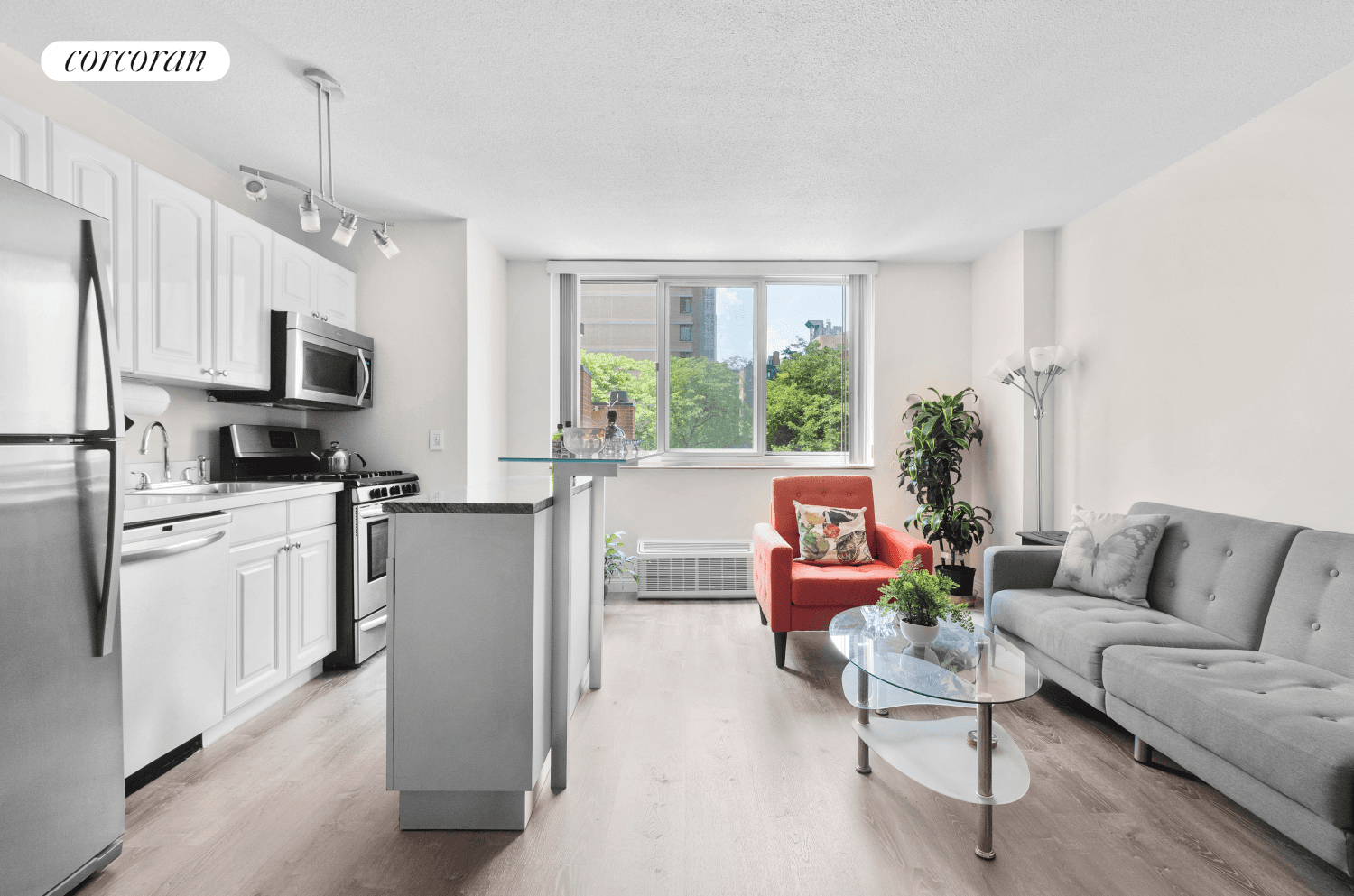 Welcome to apartment 2E spacious sun blasted one bedroom and one bathroom Open City views with southern light fill this beautiful one bedroom home Apartment features gracious foyers leads to ...