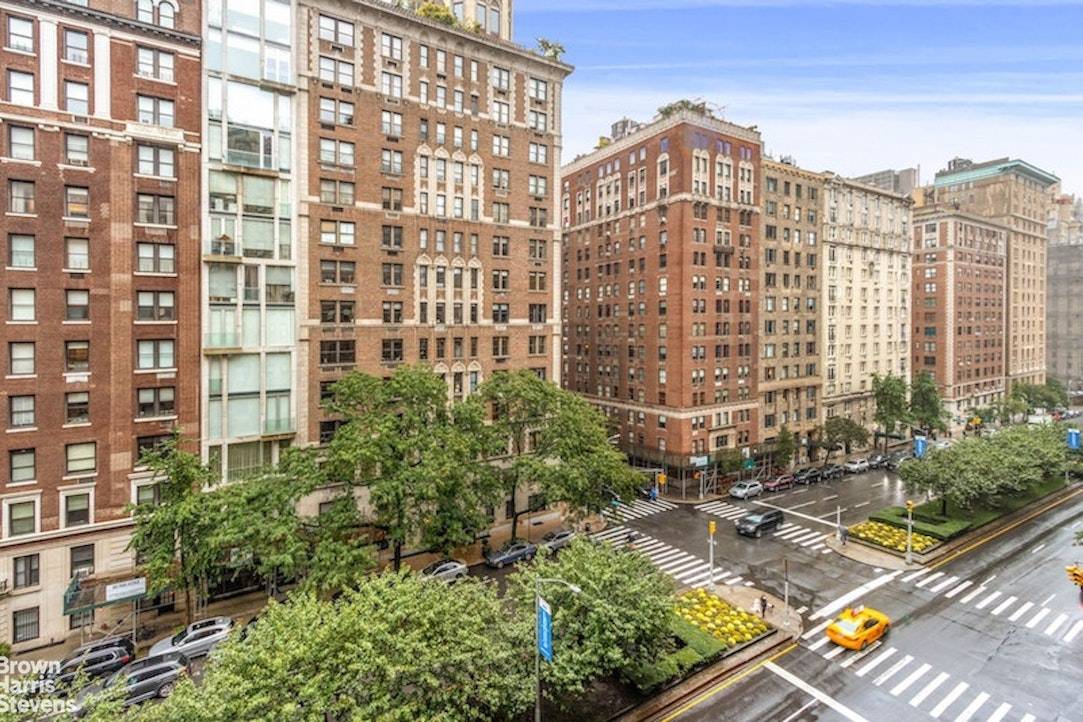 Back on Market ! GRAND SUNNY 4 BEDROOM PARK AVENUE CONDOThis exclusive and elegant residence occupies the entire 7th floor of 944 Park Avenue, one of the few true prewar ...