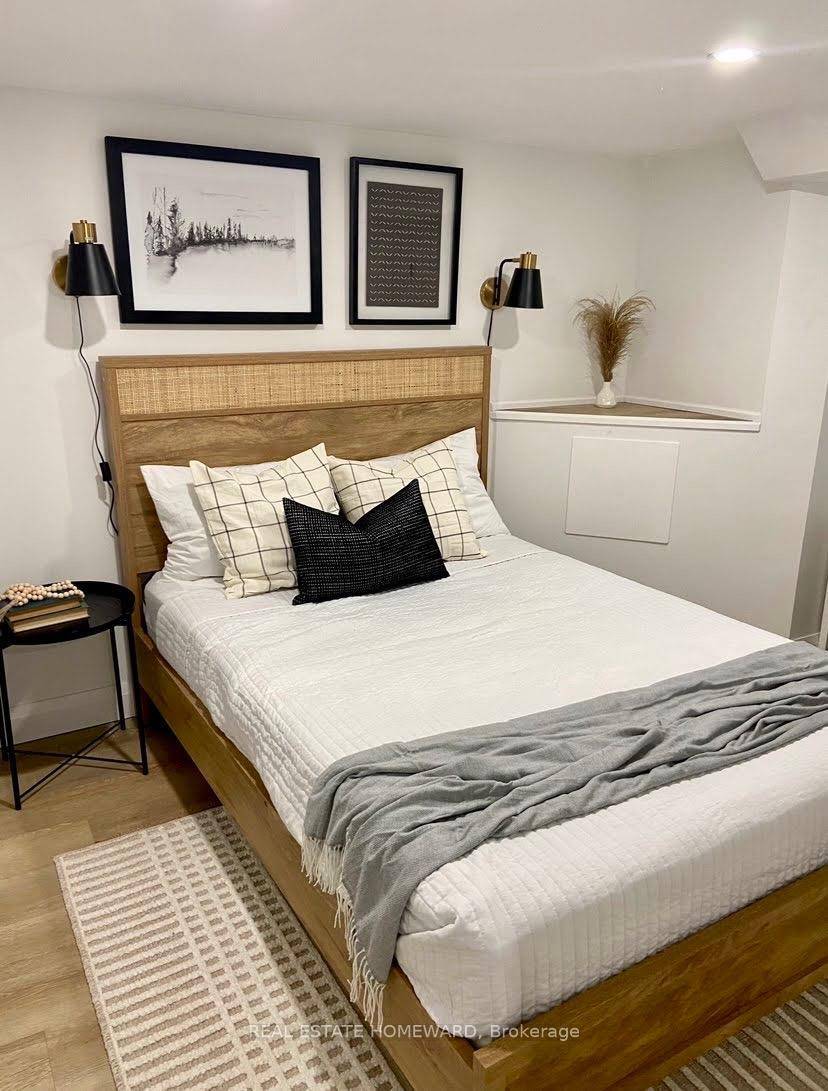 Please note this lease is for the second bedroom.