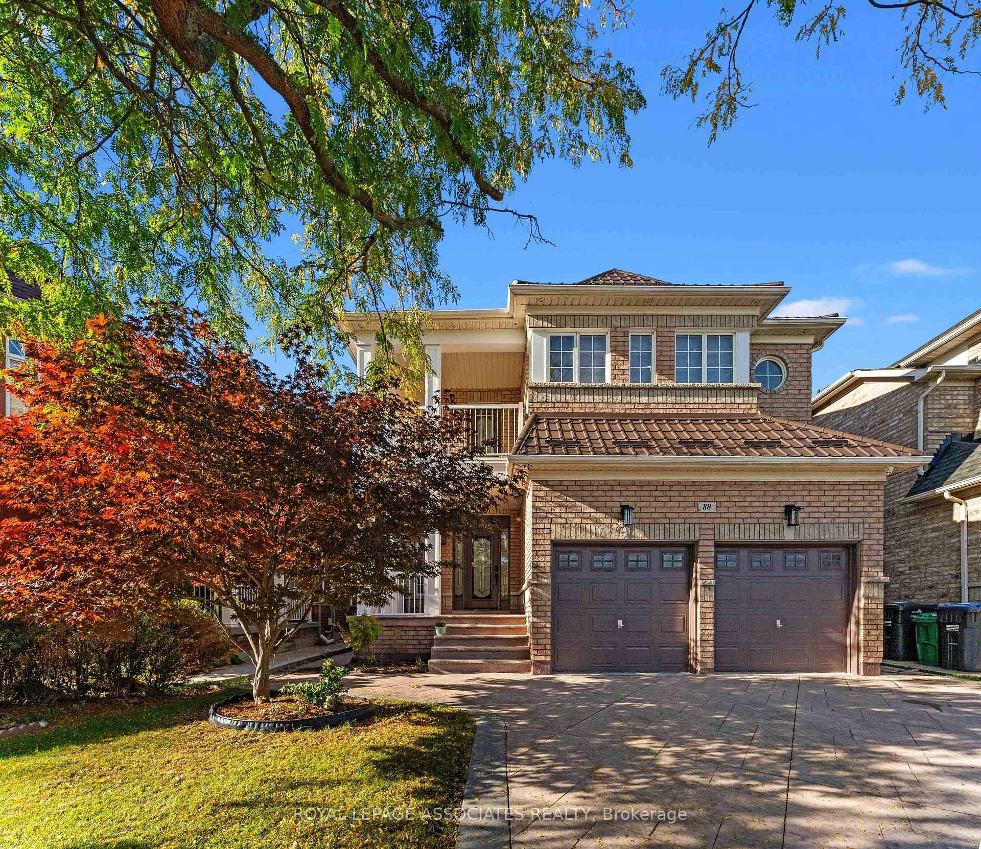 88 Showboat Crescent offers a refined blend of elegance and comfort.