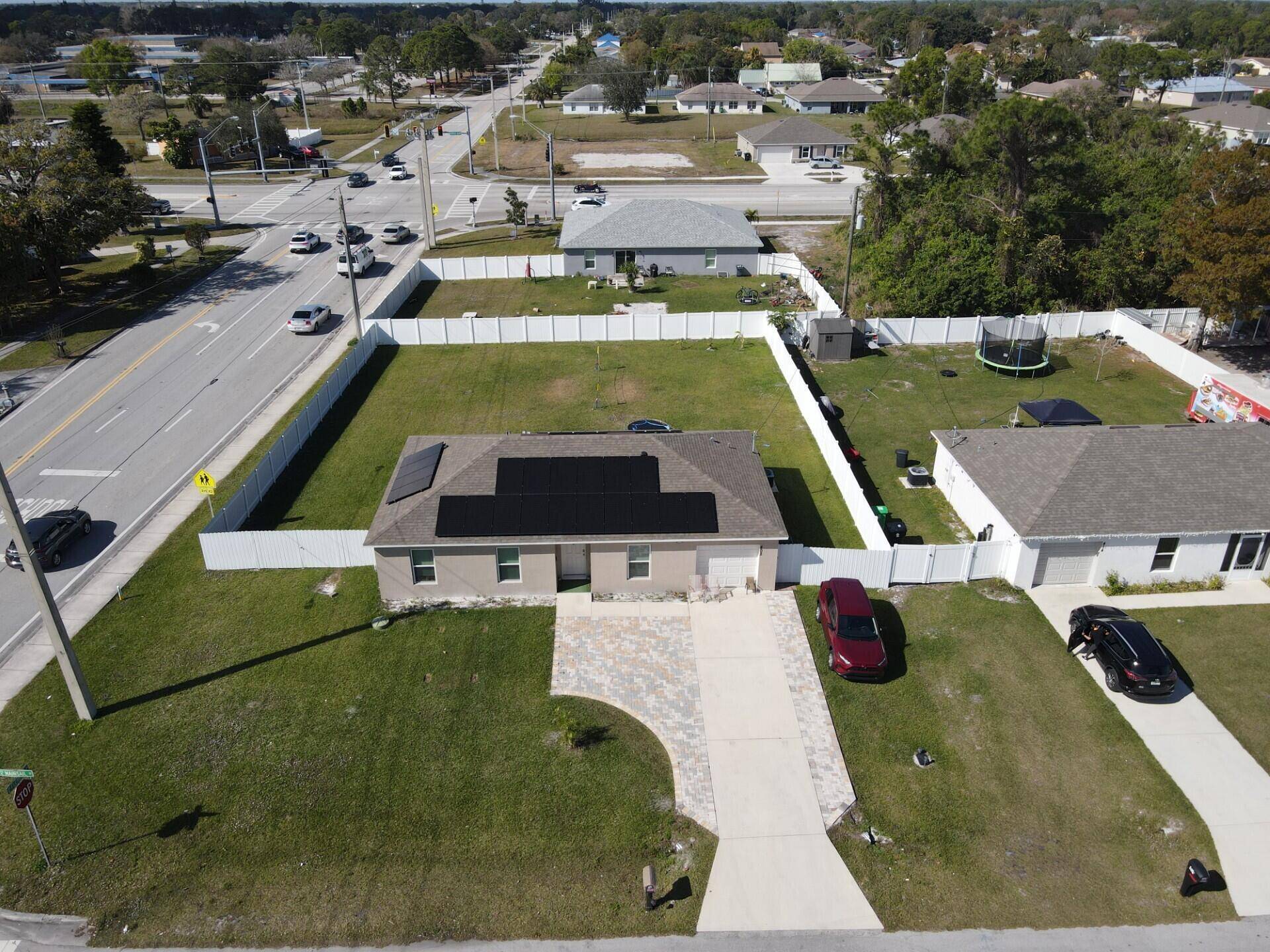 SELLER MOTIVATED GIVING 5000 to SELLERS CONCESSIONS CORNER LOT WITH FENCE, BUILD 2023 SOLAR PANELS INCLUDED, YES !