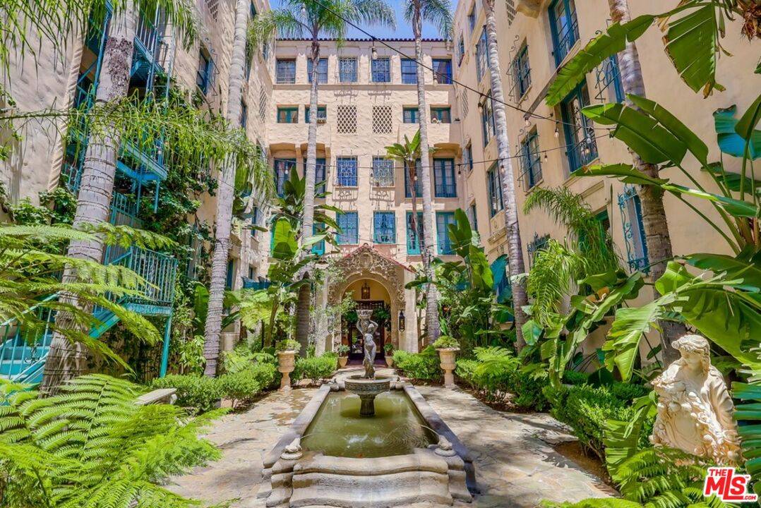 642 S Bronson Ave 4BR La