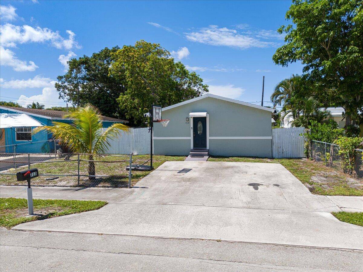 Welcome to this beautifully updated home in the heart of Delray Beach !