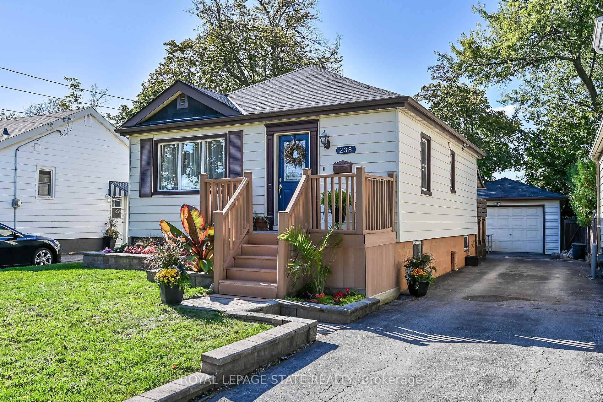 Welcome to this lovely 2 1 bedroom bungalow offering over 1400 sq ft.