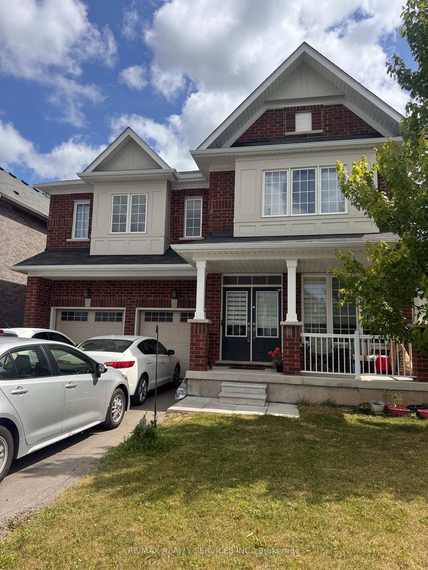 All Brick Sun filled 4 bed 4 bath detached featuring a main floor den office space, spacious layout with a dream kitchen for your entertainment and hosting needs, Friendly neighbourhood ...