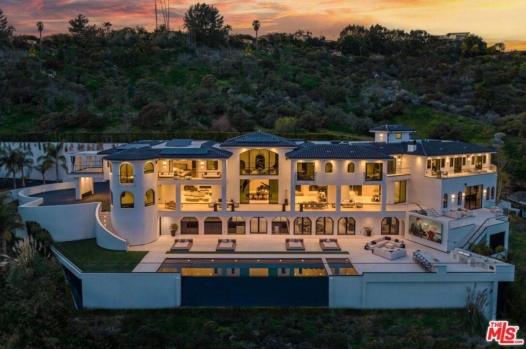 10697  Somma Way Bel Air LA