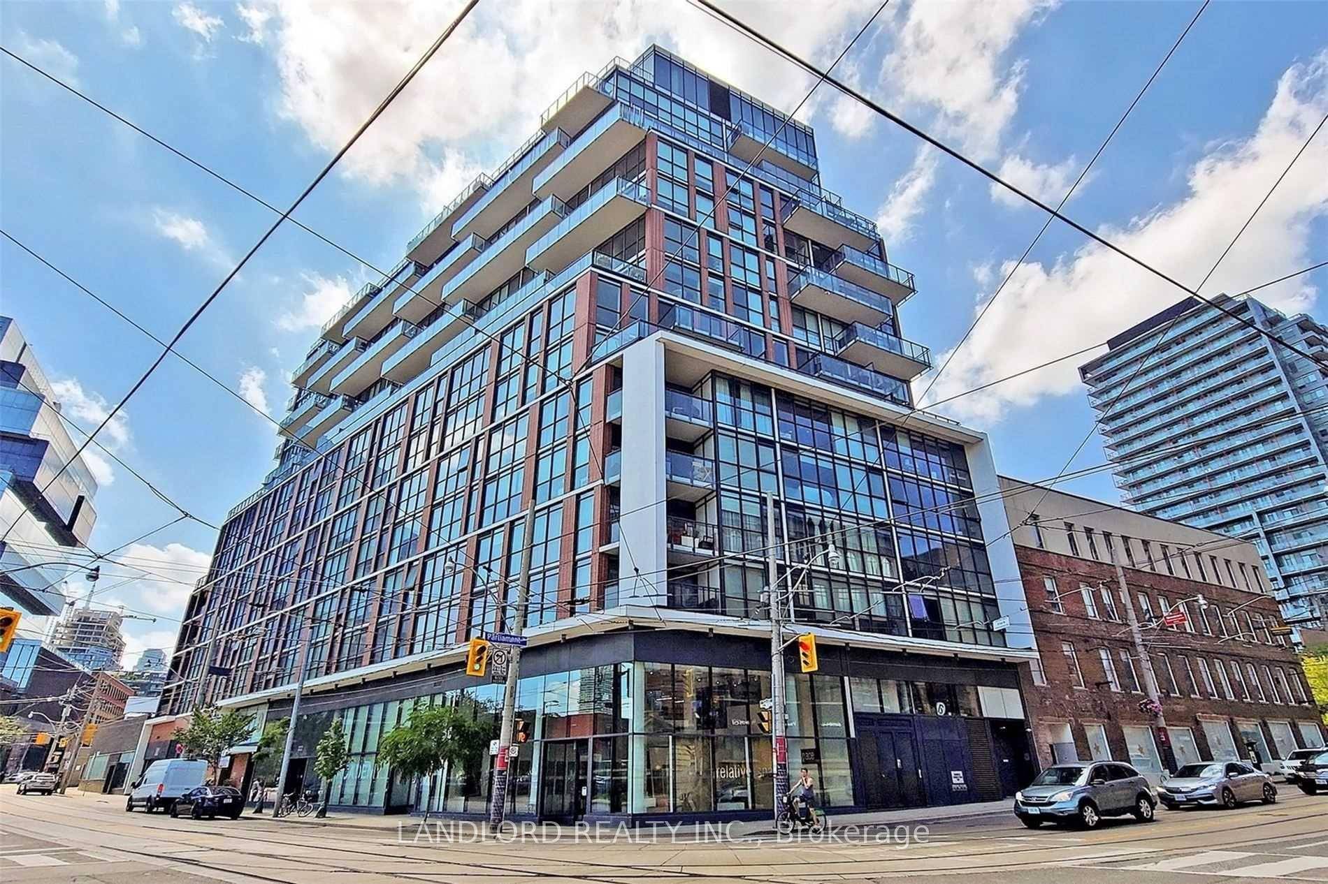 Vacant and move in ready is this Immaculately maintained corner suite overlooking Corktown, located at the eastern edge of Old Toronto.