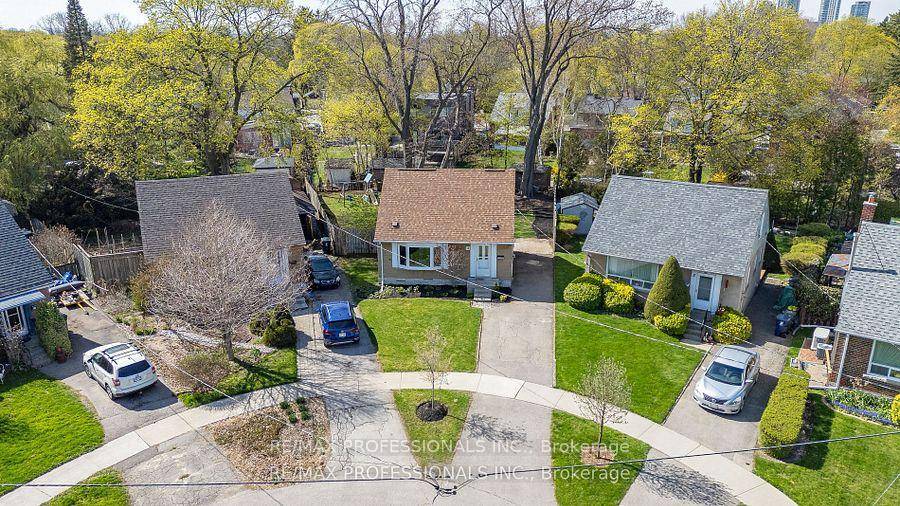 Welcome to 10 Woodbury Place !
