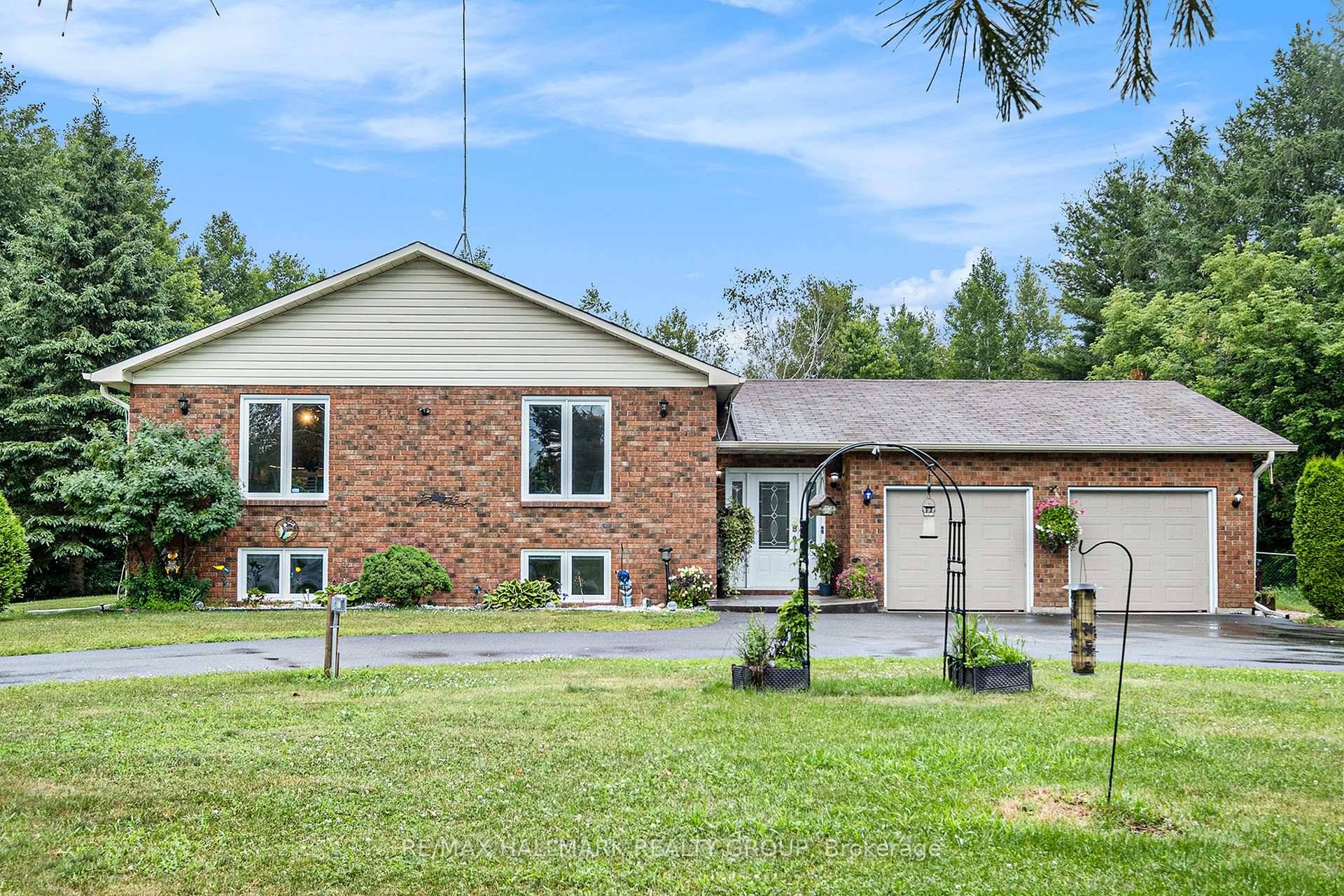 Welcome to 65 Beaver Lane Country Living at Its Best in Limoges !