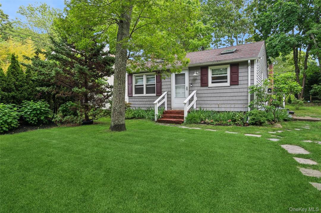 Charming Beach Cottage in Hampton Bays, A Perfect Oasis Nestled in the tranquil embrace of Hampton Bays, this beautifully renovated beach cottage offers a serene escape from the bustling world.