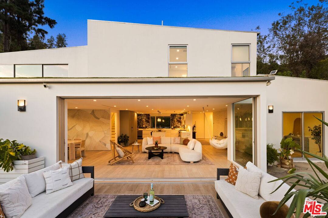 2615   La Cuesta Dr 4BR Hollywood Hills East La