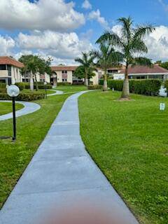 Move in ready, well maintained Condo in West Boca !