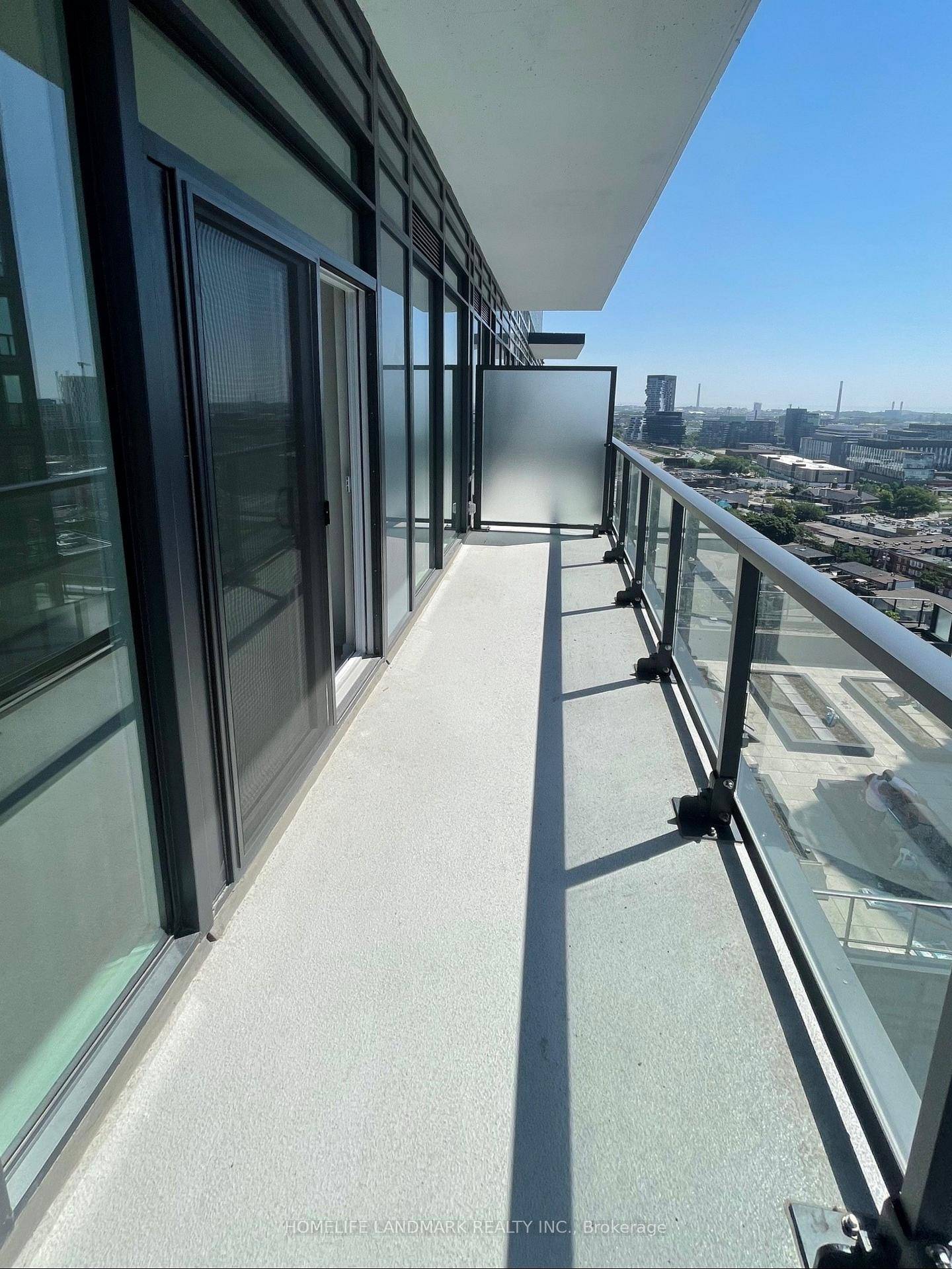 Welcome to this luxurious sun filled 1 bedroom, 1 bathroom suite, perfectly situated in one of Torontos most vibrant neighbourhoods, soaring ceilings, and expansive windows that bathe the space in ...