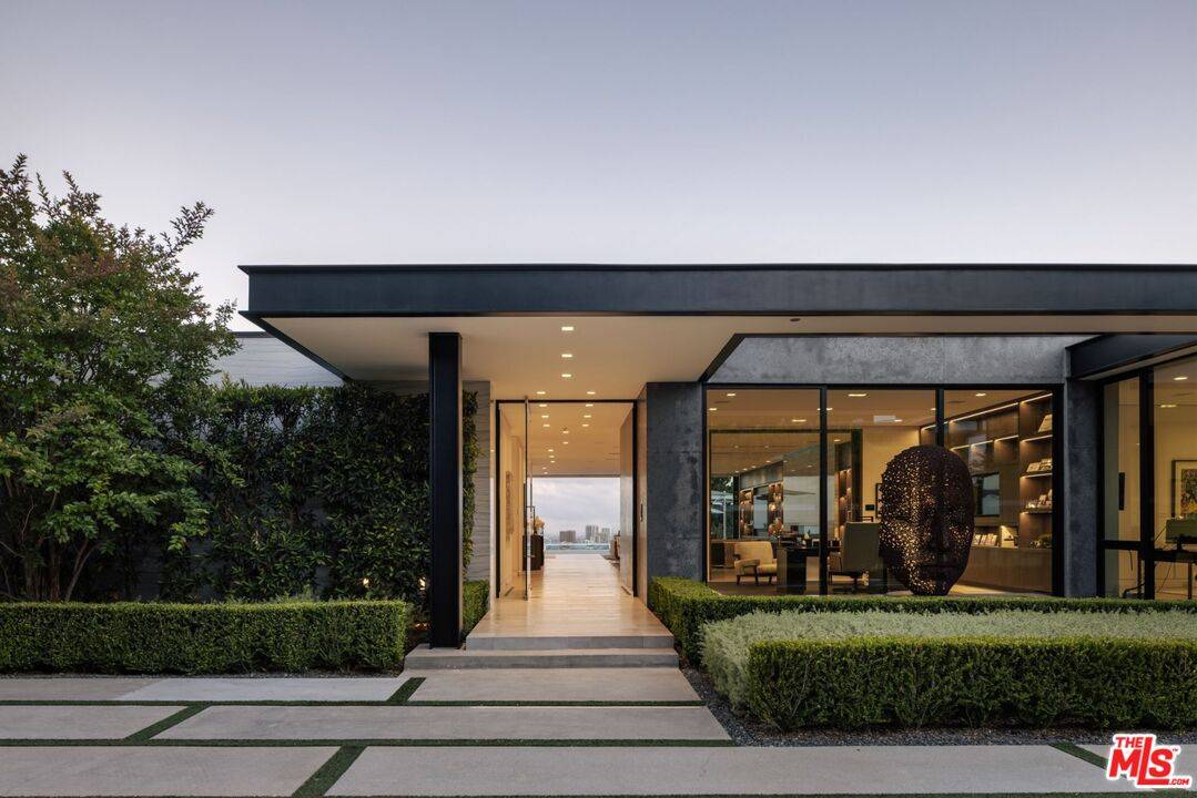 1251   Tower Grove Dr Beverly Hills LA