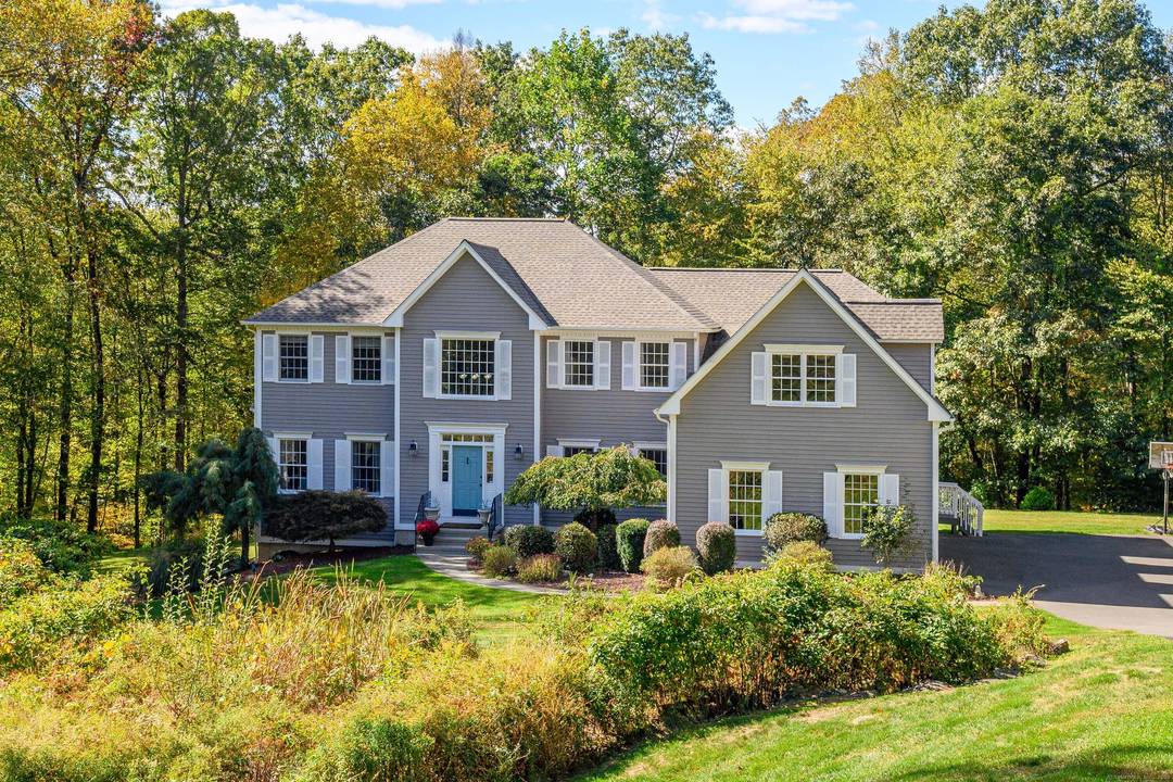 Tucked away on a picturesque cul de sac of elegant homes in the highly desirable Taunton area, this stunning Colonial offers apprx 4, 200 square feet of beautifully designed living ...