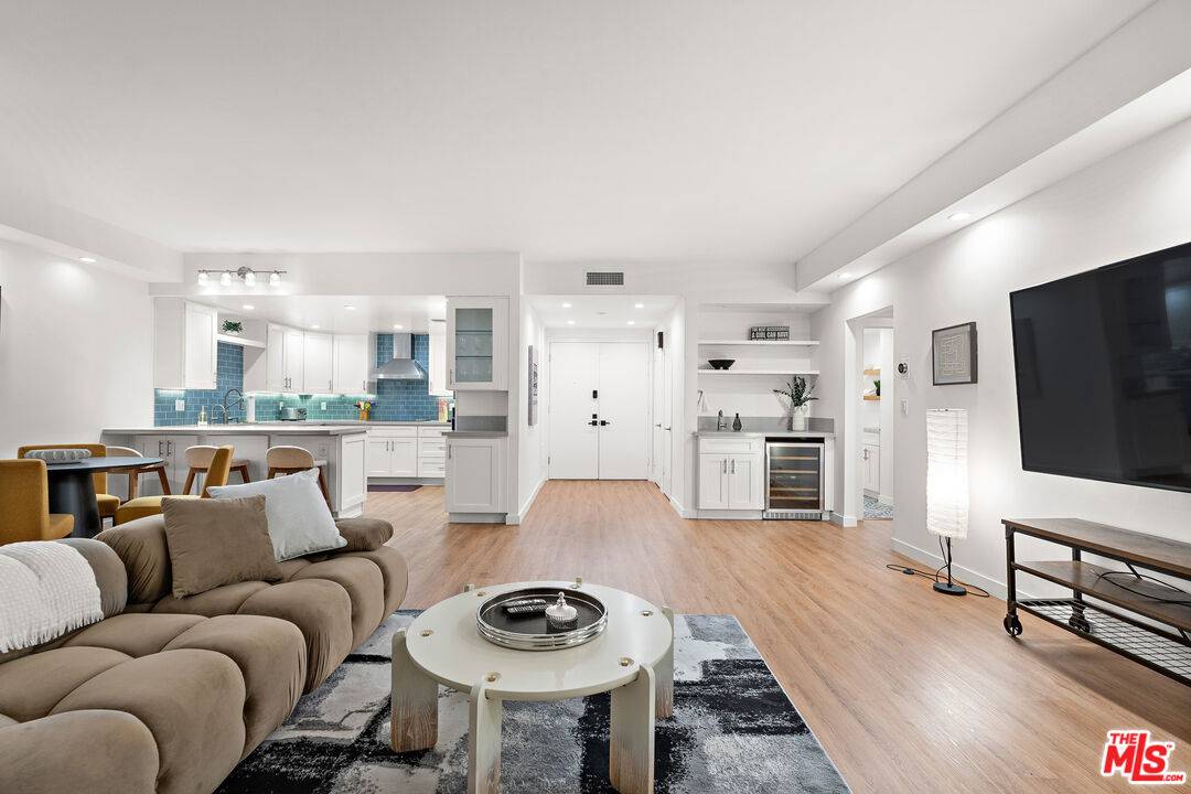 321  S San Vicente Blvd 2BR Beverly Grove La