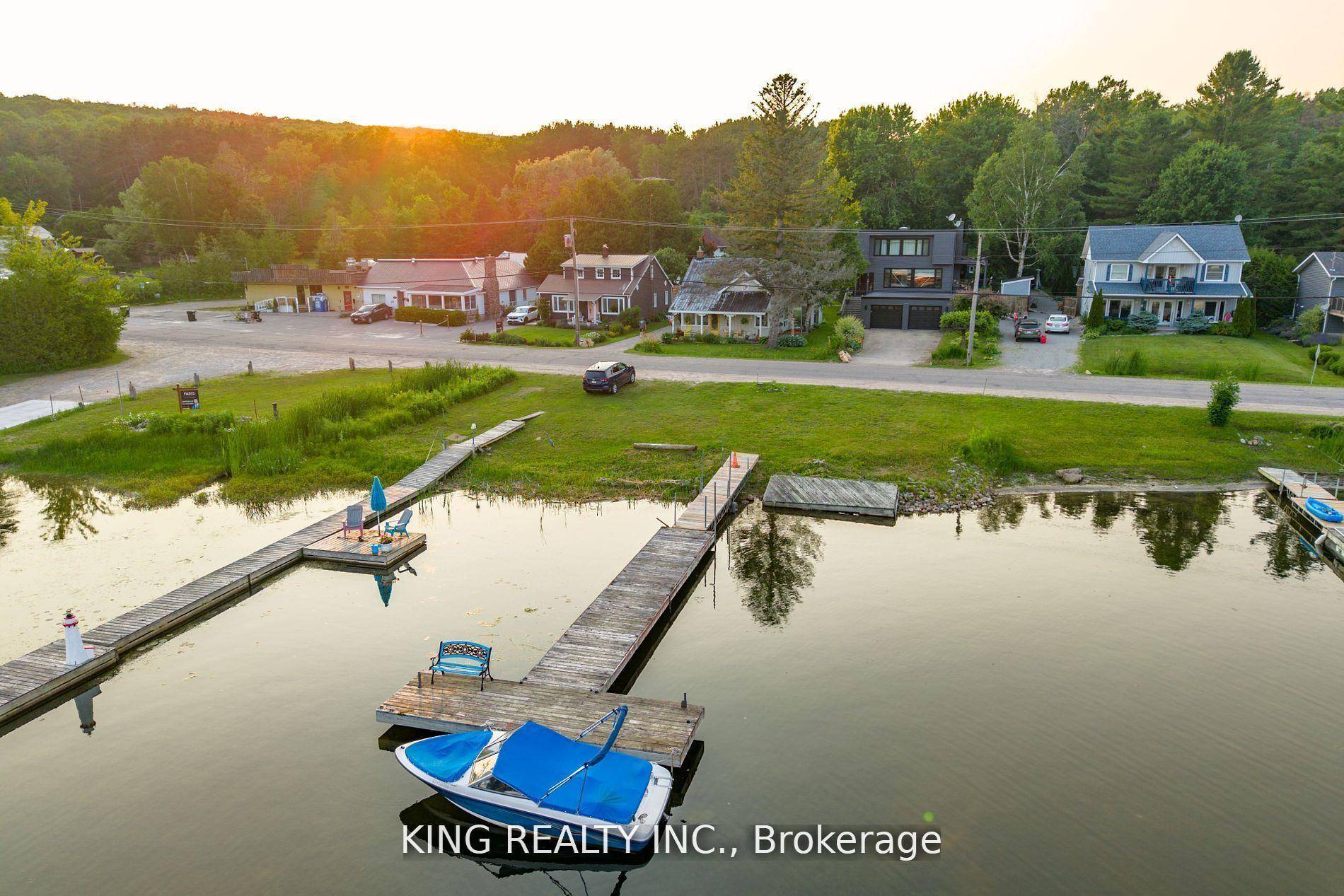 Welcome to your ideal waterfront escape on the shores of the outer harbour, with direct access to Georgian Bay.