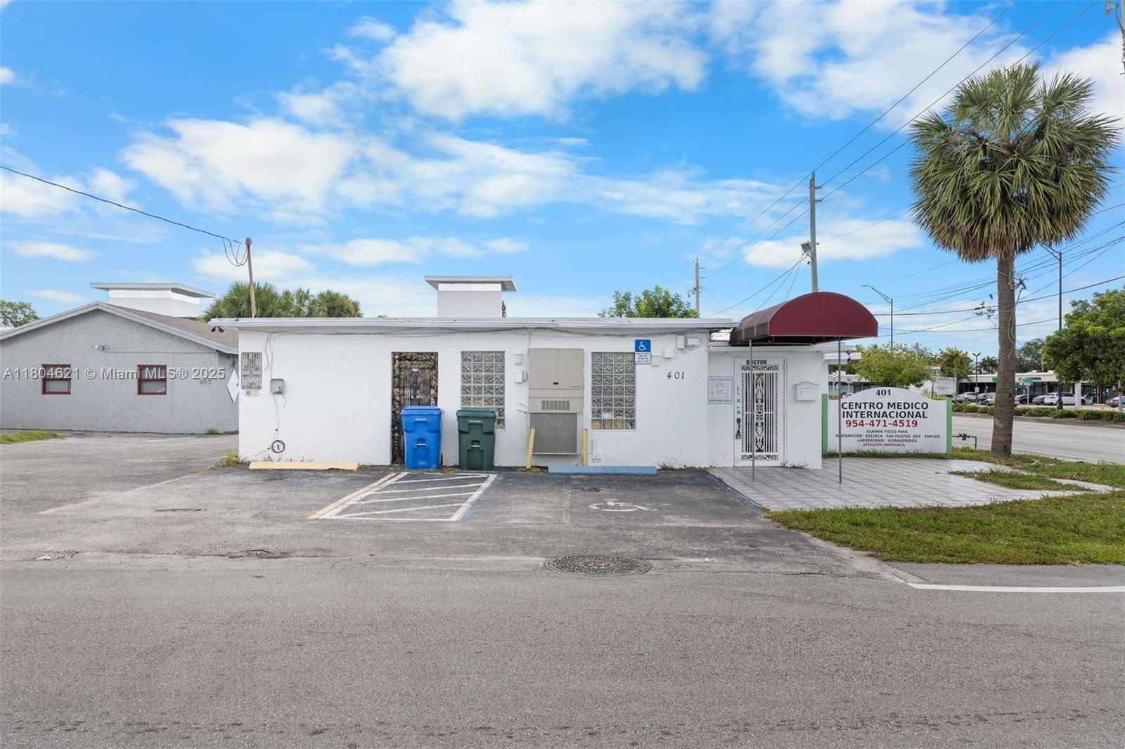 HUGE OPPORTUNITY. This prime commercial property offers excellent visibility on a high traffic corner lot, with thousands of cars passing by daily.