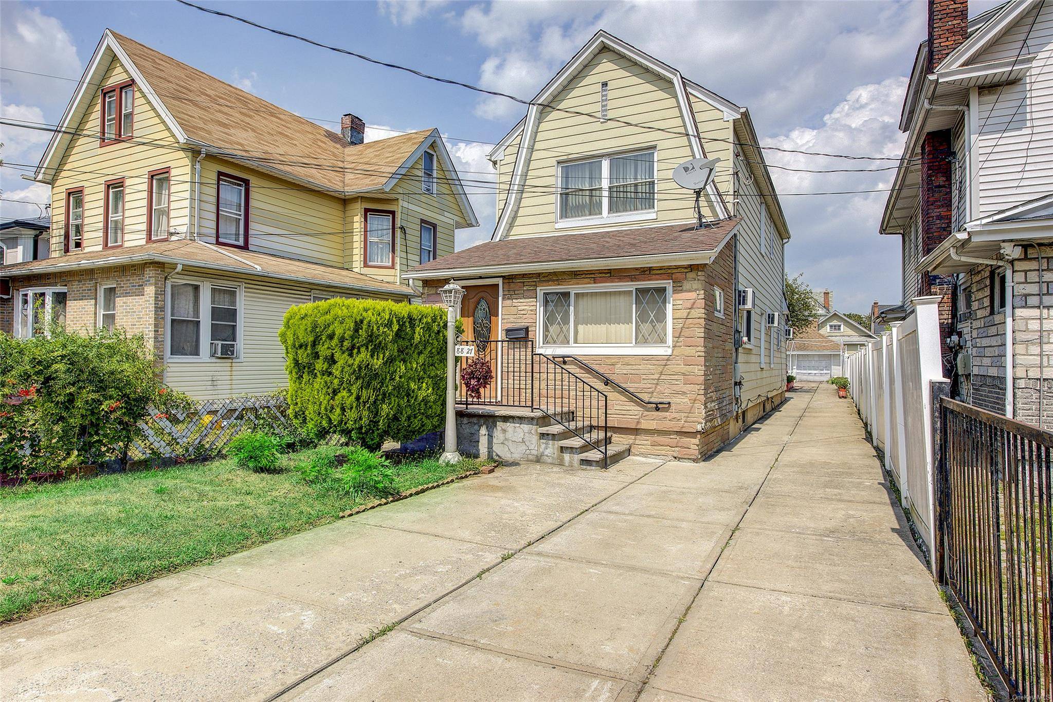 Welcome to this inviting home featuring a large living room and a formal dining room.