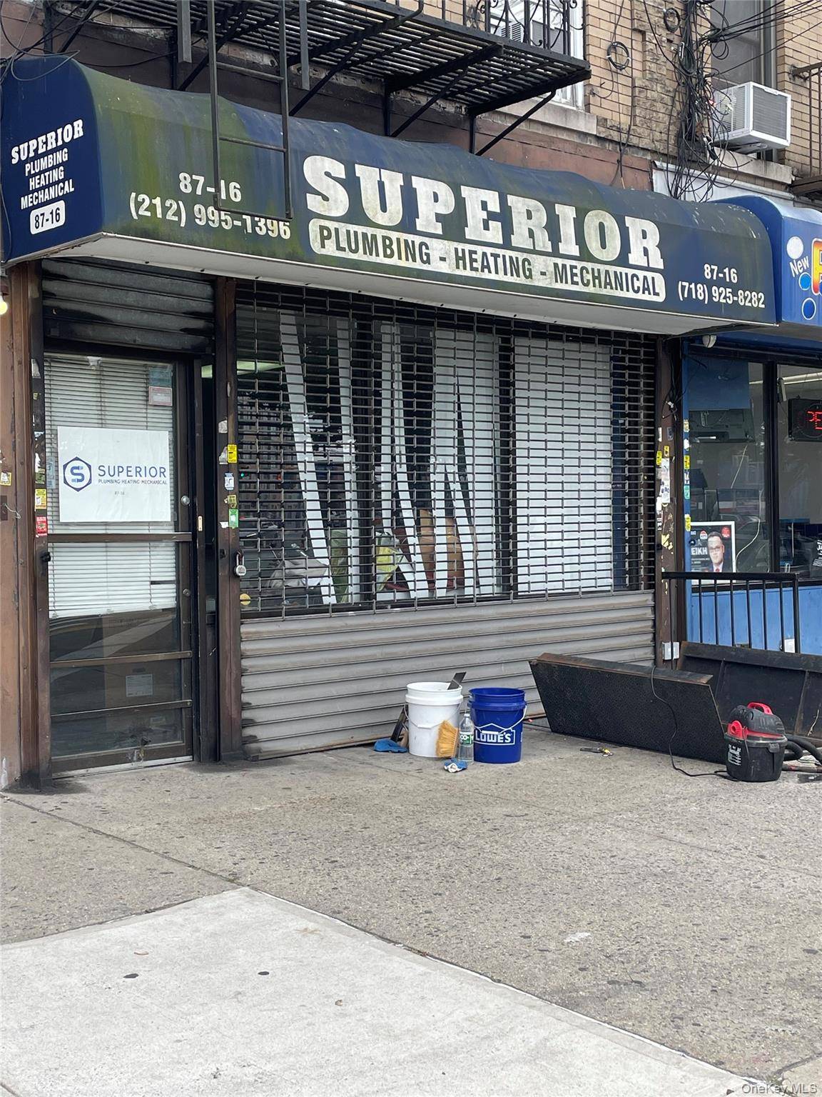 1600 sq. ft Retail space in a high traffic area.