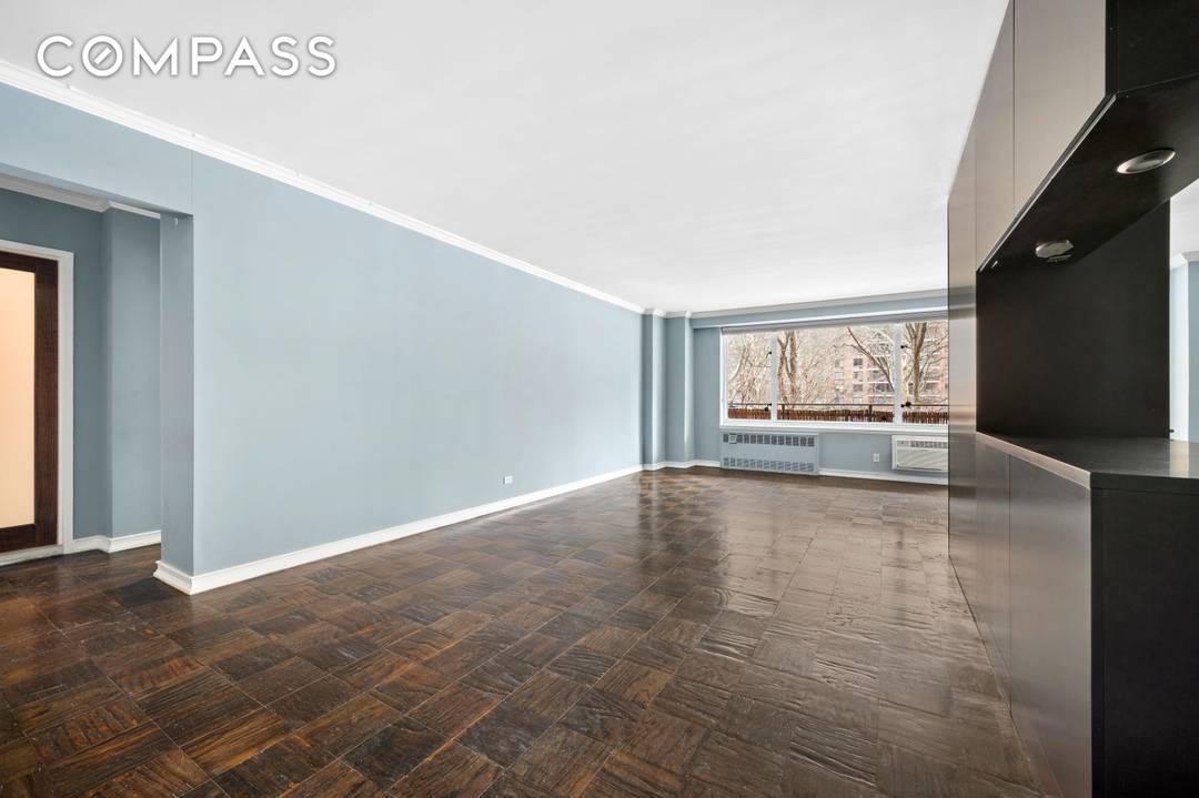 Spring is almost here ! It's time to delight in quite moments on your private balcony, sipping your favorite beverage and savoring New York on your own time.