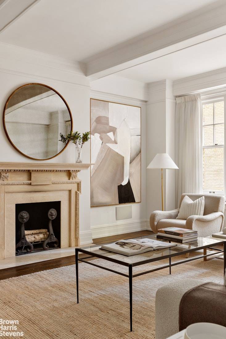 With its easy elegance, 3C is ideally located on the most charming block of East 57th Street.