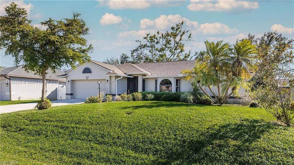 Welcome to 1828 SW 18th Terrace, Cape Coral, where comfort meets opportunity !