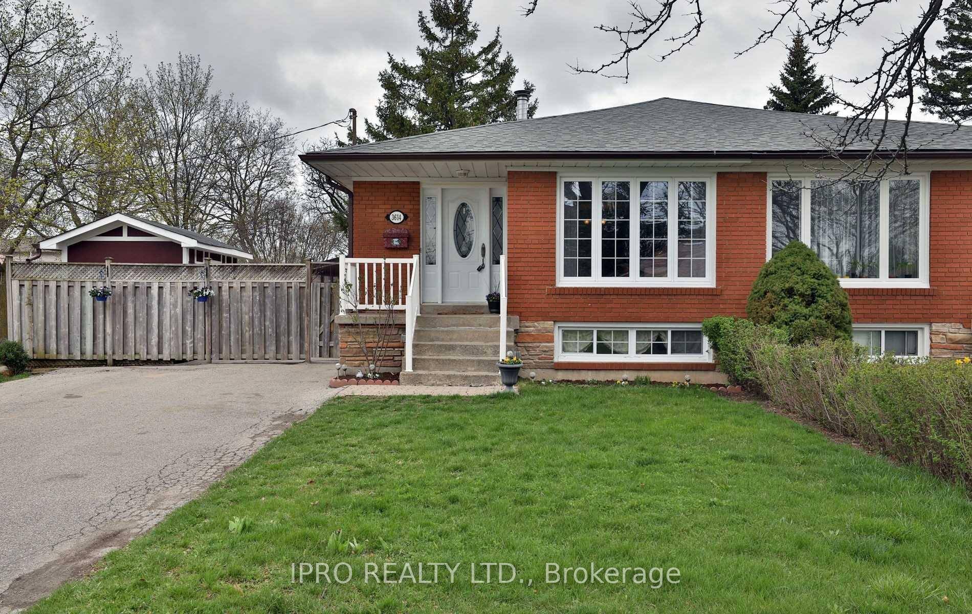 This bright and spacious bachelor apartment is situated in a prime location, conveniently near Square One Mall, highways 403, 401, 410, and QEW, as well as The GO station, a ...