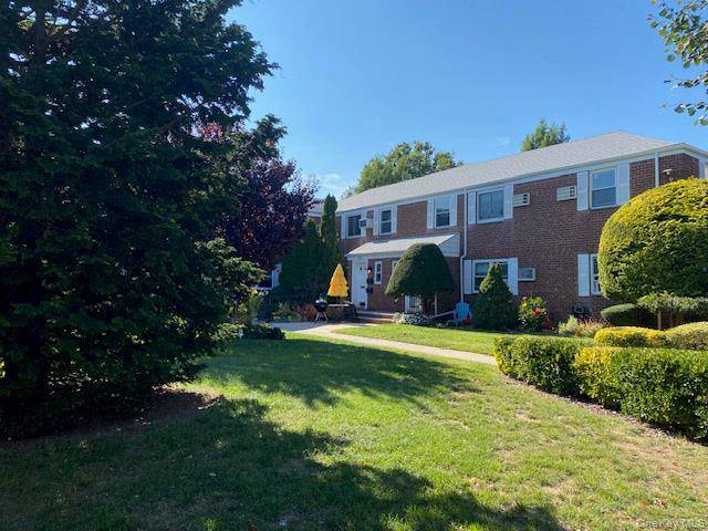 3 Bedroom Upper H in beautiful courtyard, close to all, Bright interior with lots of natural light.